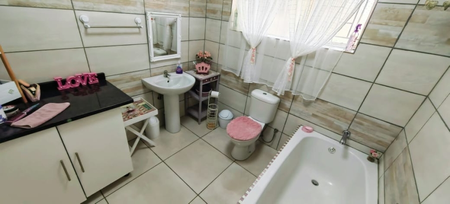 4 Bedroom Property for Sale in Baillie Park North West